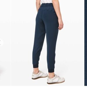 NWOT Lululemon On The Fly Jogger - Navy